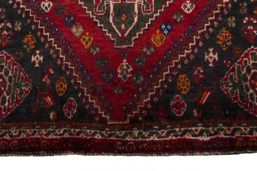 Central medallion detail of 2000s Shiraz rug from Iran / Persia