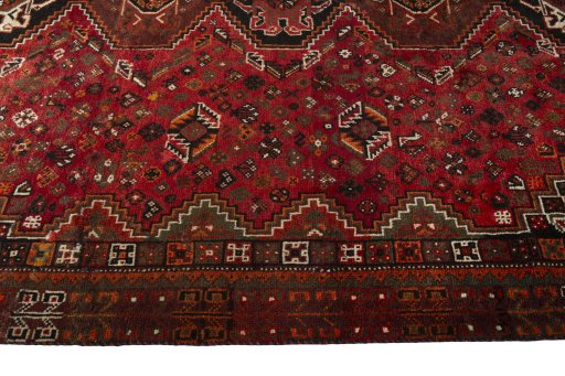 Close-up detail of 1970s Shiraz rug from Iran / Persia showing Wool weave