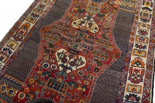 Backside of handmade 1970s Shiraz rug showing knot structure and weave density
