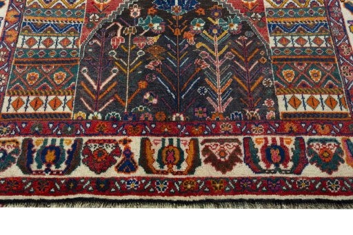 Central medallion detail of 1970s Shiraz rug from Iran / Persia