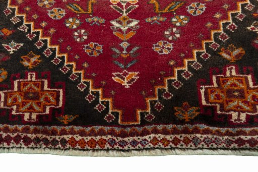 Central medallion detail of 2000s Shiraz rug from Iran / Persia