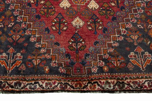 Central medallion detail of 2000s Shiraz rug from Iran / Persia