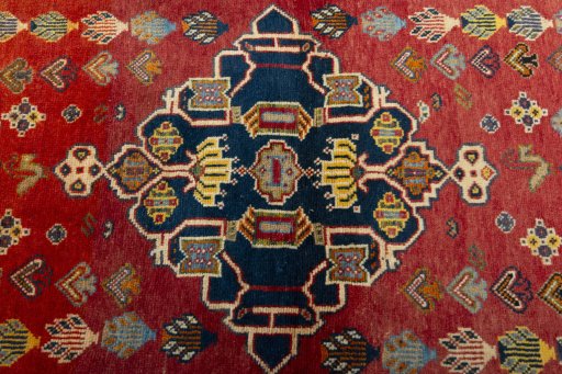Central medallion detail of 2000s Shiraz rug from Iran / Persia