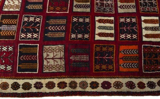 Close-up detail of 2000s Shiraz rug from Iran / Persia showing Wool weave