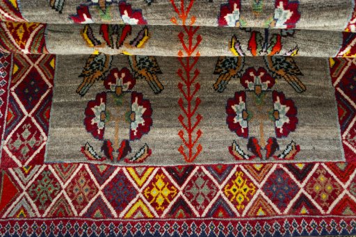 Full view of 1970s Shiraz rug from Iran / Persia, 158 × 103 cm in Gray tones