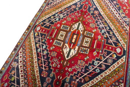 Backside of handmade 1970s Shiraz rug showing knot structure and weave density