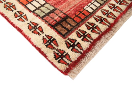 Central medallion detail of 2000s Shiraz rug from Iran / Persia