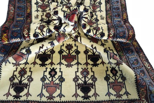 Corner detail of New Sirjan rug showing border pattern and Wool pile
