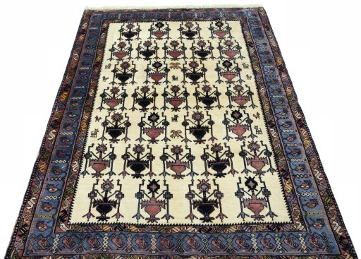 Surface texture of New Sirjan rug with natural Wool and intricate pattern