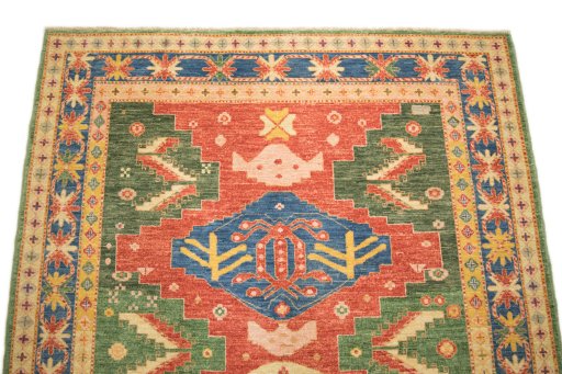 Surface texture of New Sultanabad rug with natural Wool and intricate pattern