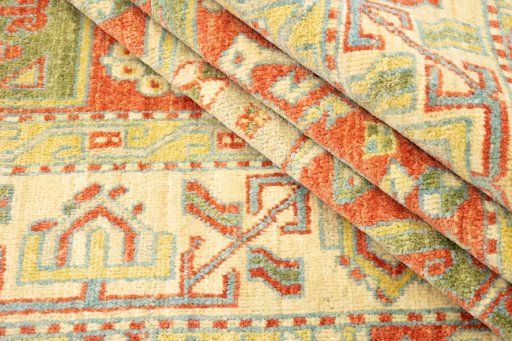Corner detail of New Sultanabad rug showing border pattern and Wool pile