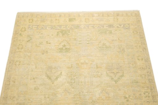 Surface texture of New Sultanabad rug with natural Wool and intricate pattern