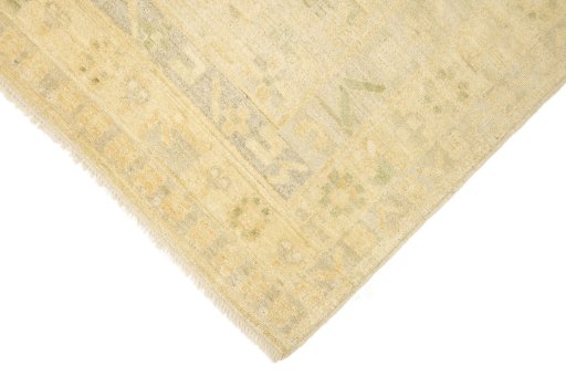 Backside of handmade New Sultanabad rug showing knot structure and weave density
