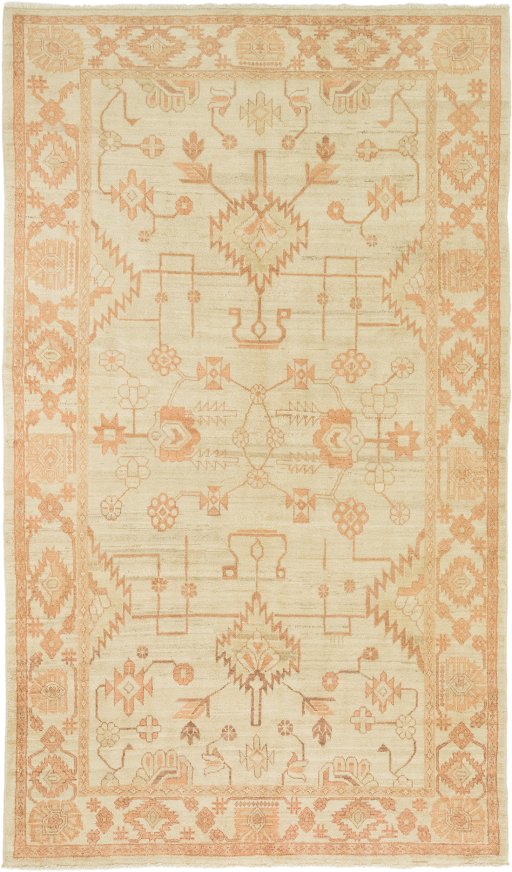 Full view of New Sultanabad rug from Iran / Persia, 295 × 175 cm in Cream tones