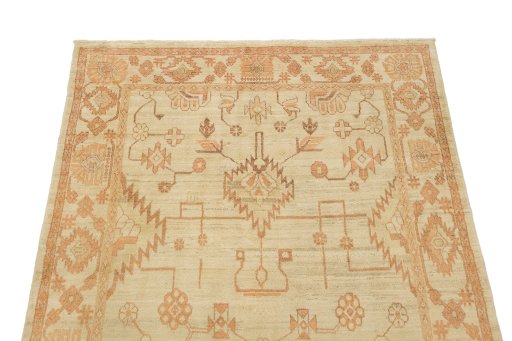 Surface texture of New Sultanabad rug with natural Wool and intricate pattern