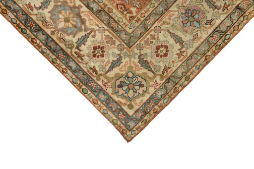 Backside of handmade 1920s Sultanabad rug showing knot structure and weave density