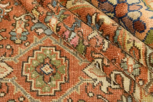 Full view of 1920s Sultanabad rug from Iran / Persia, 397 × 295 cm in Red tones