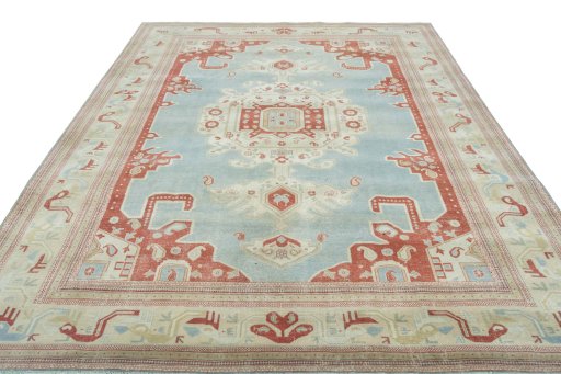 Surface texture of 1950s Wiss rug with natural Wool and intricate pattern