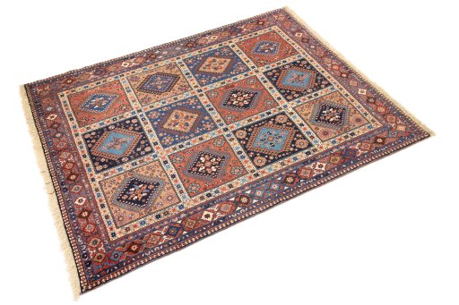 Close-up detail of 1990s Yalameh rug from Iran / Persia showing Wool weave