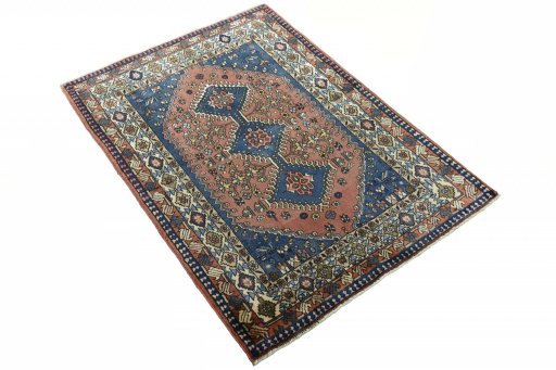 Close-up detail of 2000s Yalameh rug from Iran / Persia showing Wool weave
