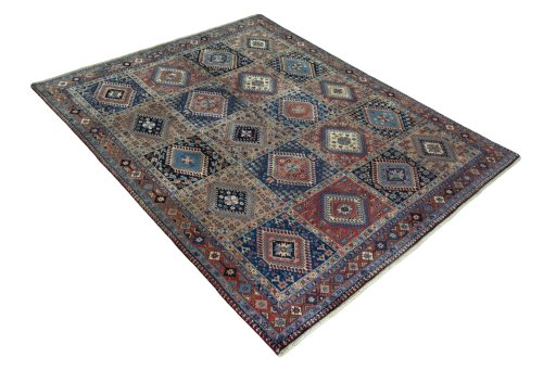 Close-up detail of 2000s Yalameh rug from Iran / Persia showing Wool weave