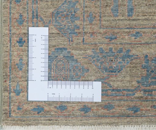 Corner detail of New Farahan rug showing border pattern and Wool pile