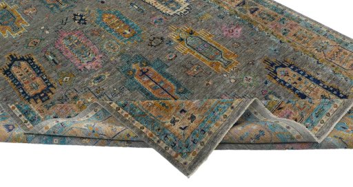 Central medallion detail of New Farahan rug from Pakistan