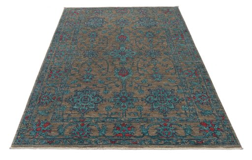 Surface texture of New Farahan rug with natural Wool and intricate pattern