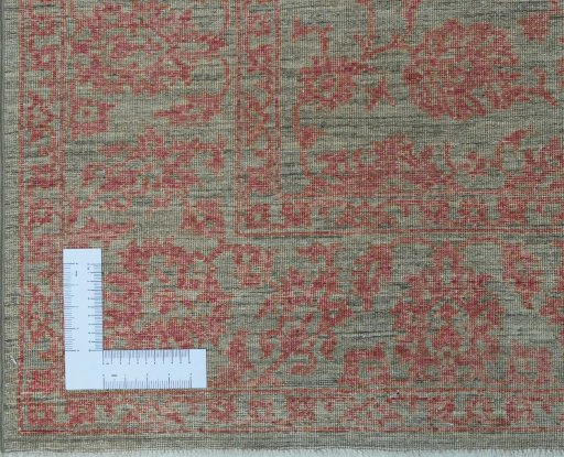 Corner detail of New Farahan rug showing border pattern and Wool pile