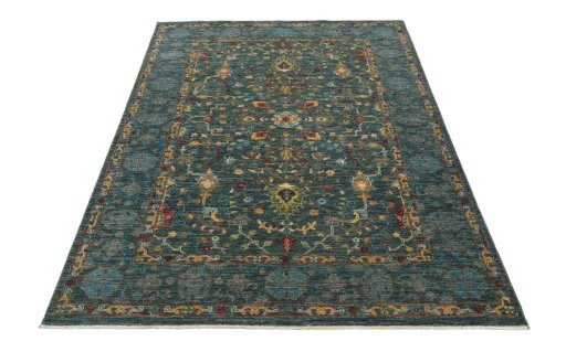 Surface texture of New Farahan rug with natural Wool and intricate pattern