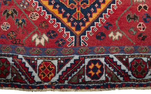 Central medallion detail of 2000s Shiraz rug from Iran / Persia