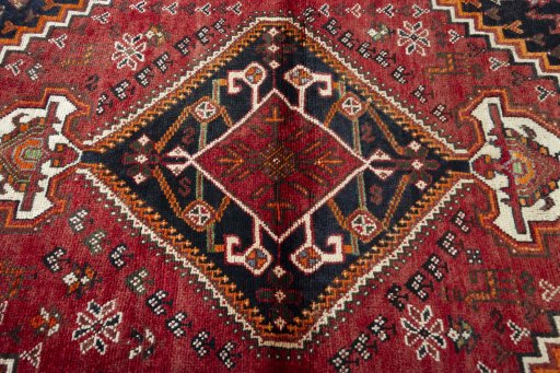 Central medallion detail of 2000s Shiraz rug from Iran / Persia