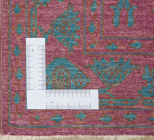 Corner detail of New Farahan rug showing border pattern and Wool pile