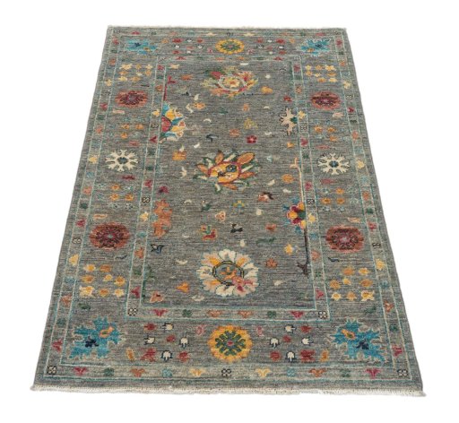 Surface texture of New Farahan rug with natural Wool and intricate pattern