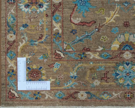 Corner detail of New Farahan rug showing border pattern and Wool pile