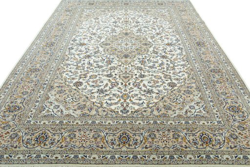 Surface texture of 2000s Kashan rug with natural Wool and intricate pattern