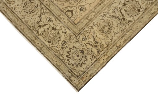 Backside of handmade 1940s Vintage rug showing knot structure and weave density