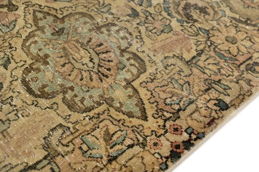 Central medallion detail of 1920s Vintage rug from Iran / Persia