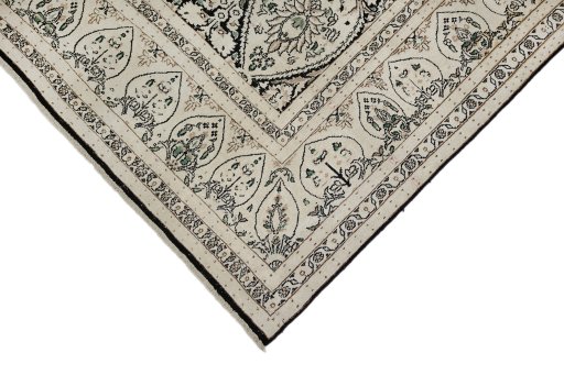 Backside of handmade 1990s Vintage rug showing knot structure and weave density