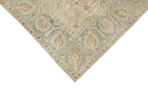 Backside of handmade 1920s Vintage rug showing knot structure and weave density