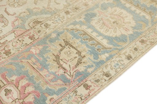 Central medallion detail of 1920s Vintage rug from Iran / Persia
