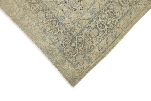 Backside of handmade 1920s Vintage rug showing knot structure and weave density