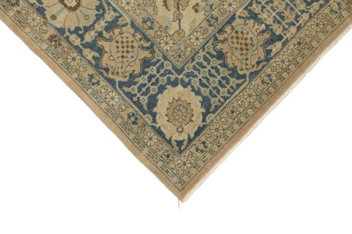 Backside of handmade 1920s Vintage rug showing knot structure and weave density