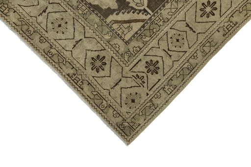 Backside of handmade 1940s Vintage rug showing knot structure and weave density