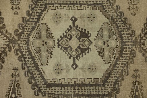 Central medallion detail of 1940s Vintage rug from Iran / Persia