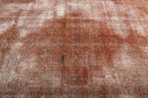 Central medallion detail of 1970s Vintage rug from Iran / Persia