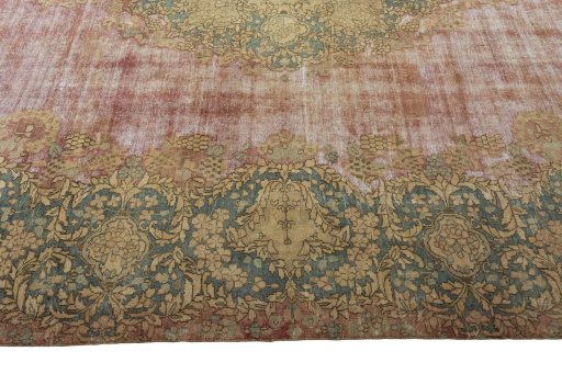 Corner detail of 1950s Vintage rug showing border pattern and Wool pile