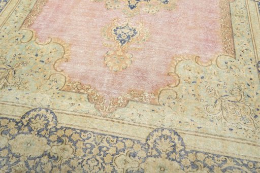 Close-up detail of 1950s Vintage rug from Turkey showing Wool weave
