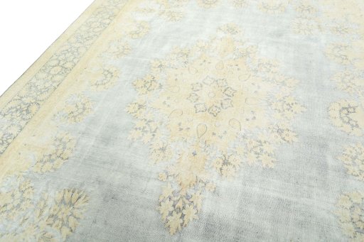 Backside of handmade 1970s Vintage rug showing knot structure and weave density