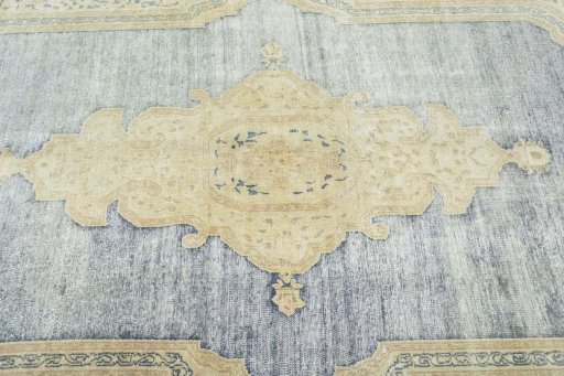 Central medallion detail of 1970s Vintage rug from Turkey